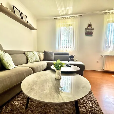 別荘 Vikendica Leko